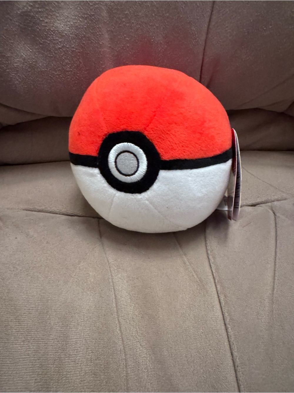 Pokémon poke ball plush